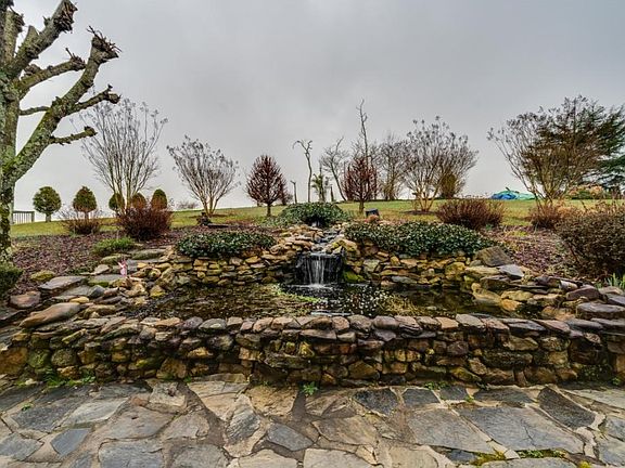 3rd image of 489 Brookdale Dr