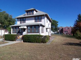 246 S 5th St, Lindenhurst, NY 11757