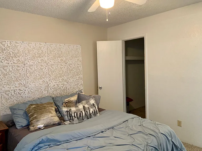 Sunset Vista Apartments — Photo 10