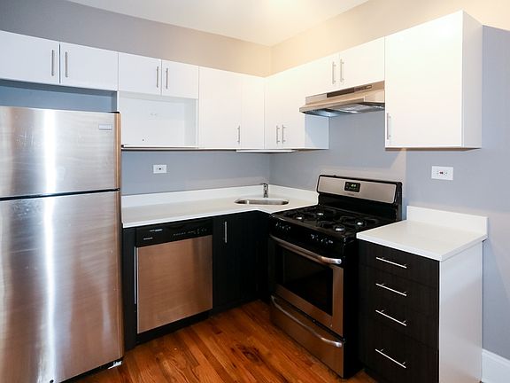 2nd image of 622 W Stratford Pl #N3
