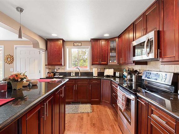 5th image of 526 S 40th Ave #A