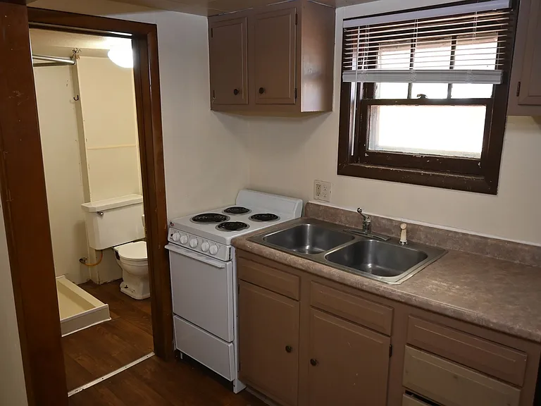 Park Apartments — Photo 17