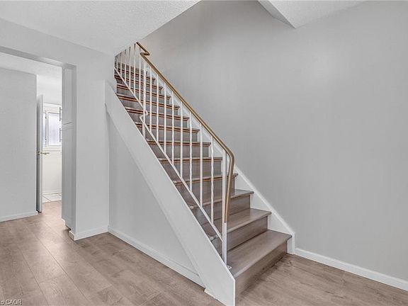 5th image of 111 Manor Dr