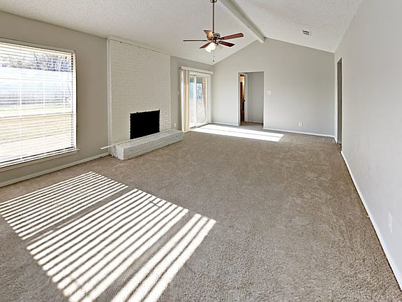 3rd image of 1413 Pinehurst Dr