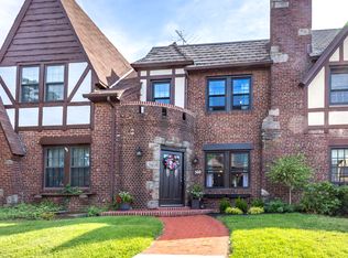 360 Bauer Pl, Mineola, NY 11501