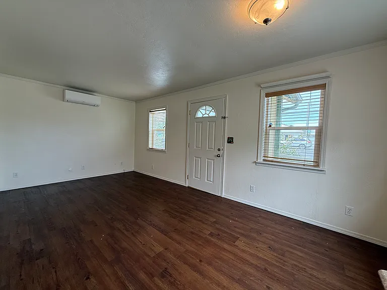 1075 Pacific Ave — Photo 2