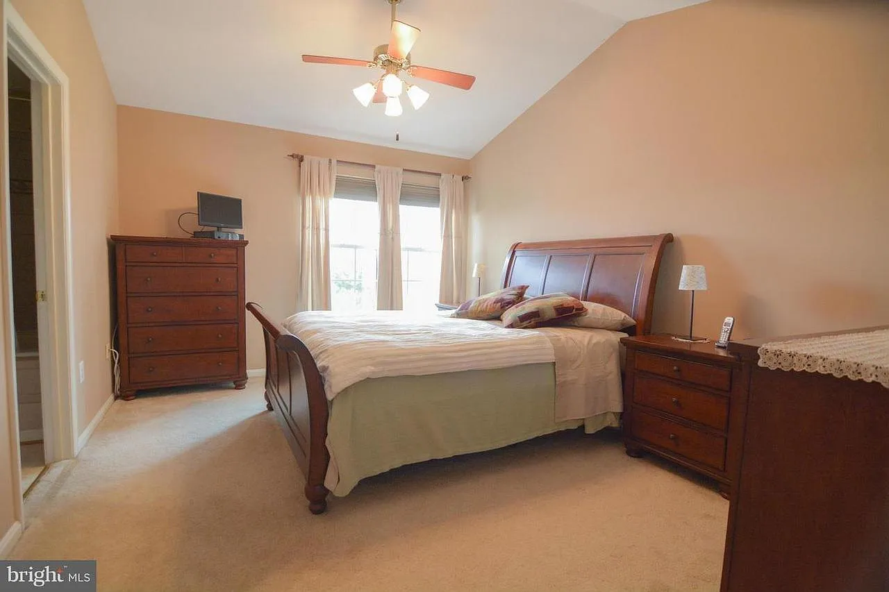 3 bed, 1450 sqft, $2,850 — Photo 2