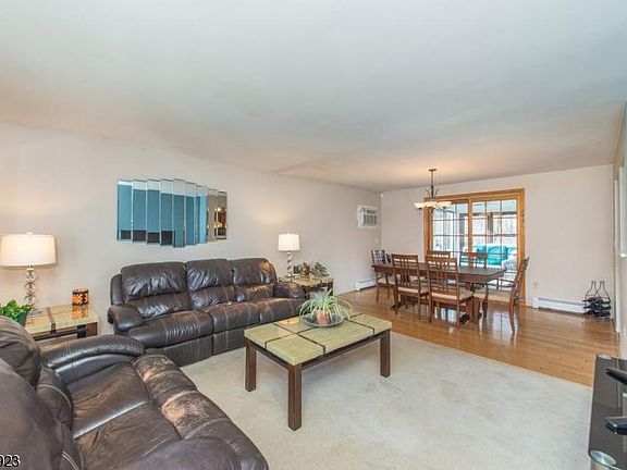 3rd image of 38 William St