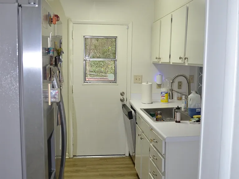 412 Westwood Dr — Photo 5