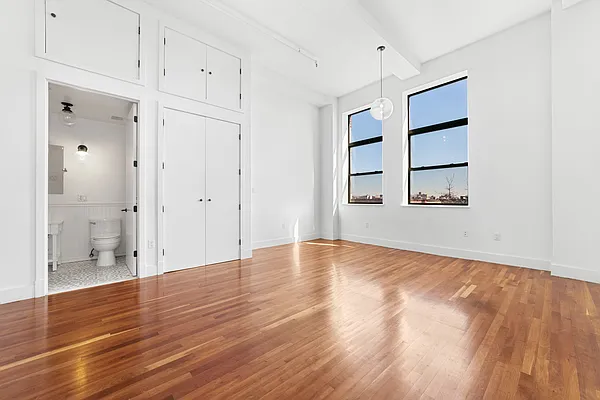 Rented by MNS | media 7