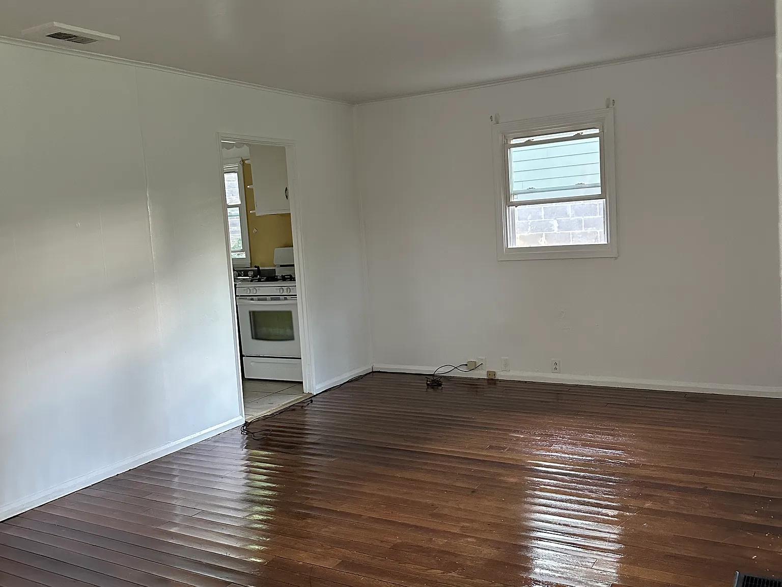 1608 E University St — Photo 4
