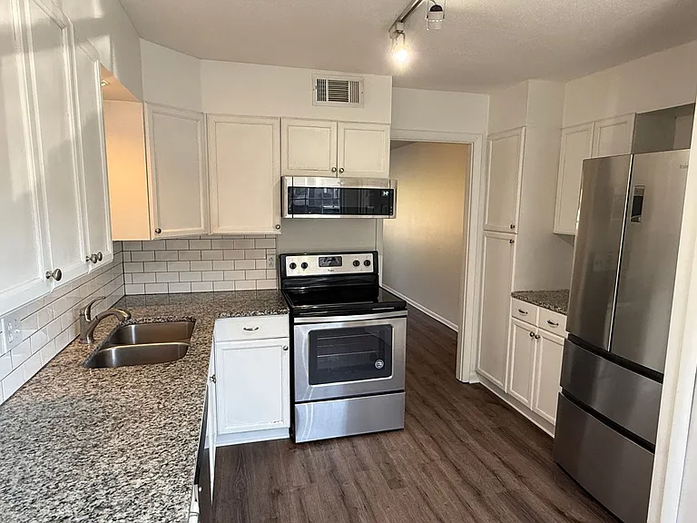 4605 Hedgemore Dr #D — Photo 2