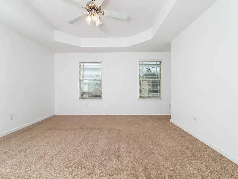 1096 Shire Dr — Photo 8