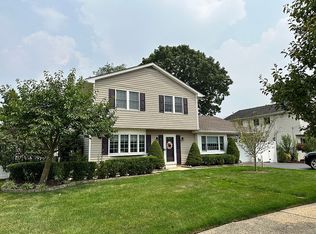 17 Kerry Dr, Hazlet, NJ 07730