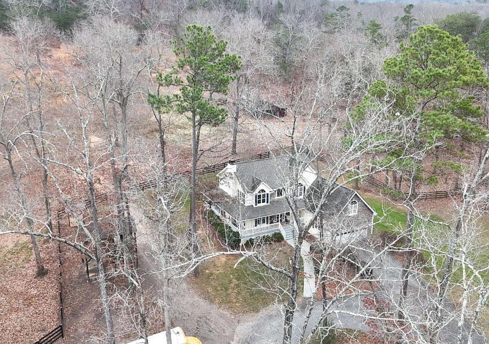 1st image of 680 E Valley Rd NE