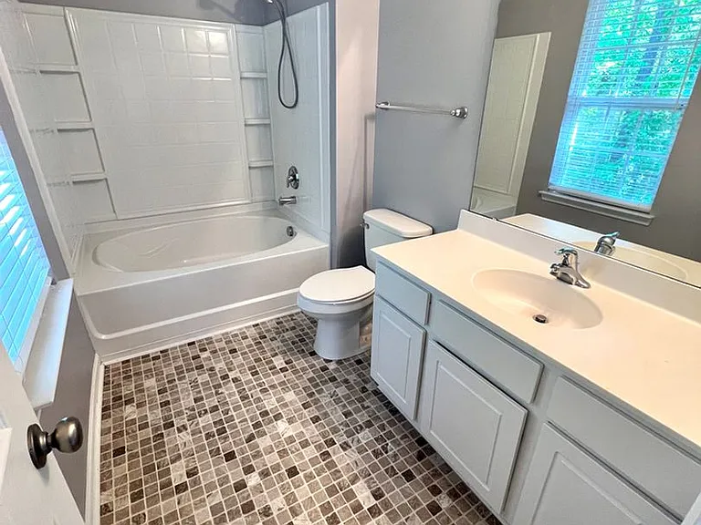 205 Jackson St — Photo 15