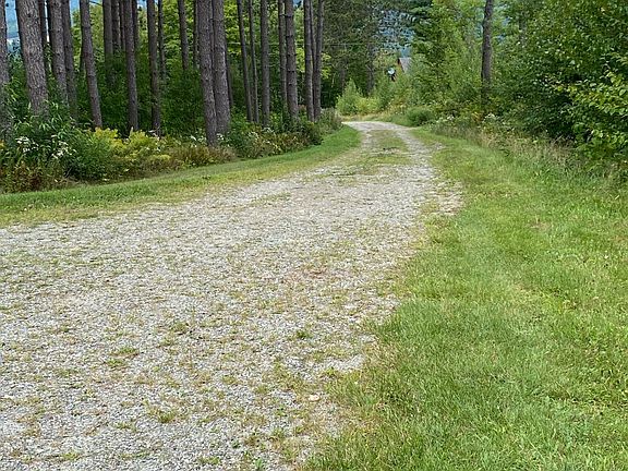 Driveway leading to Grow Rd