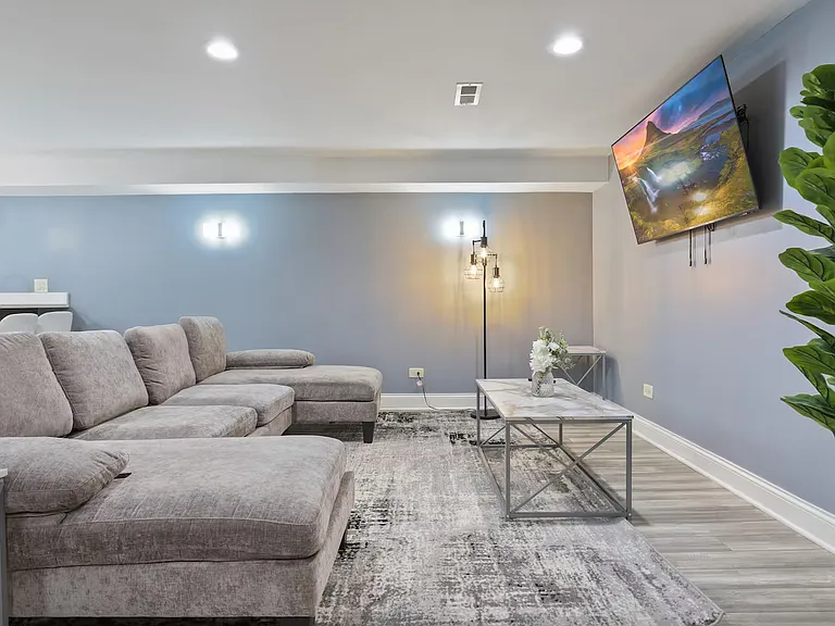 777 N Lombard St — Photo 22