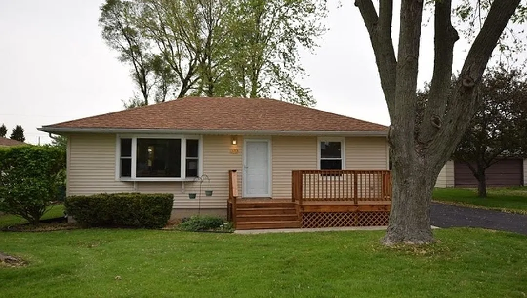 2 bed, 900 sqft, $2,100 — Photo 1
