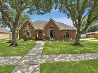 2875 Wimbledon Ln, Friendswood, TX 77546