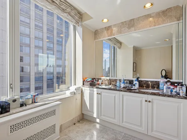 220 Riverside Boulevard image 20 of 28