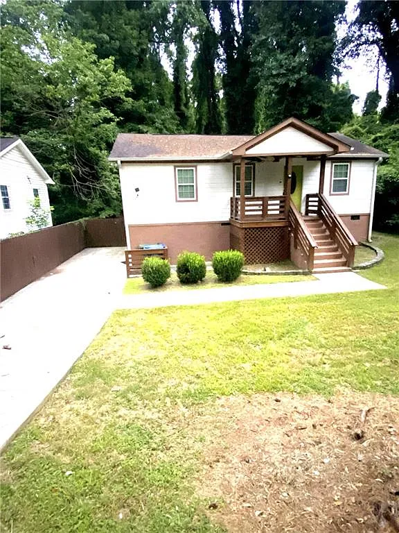 3 bed, 2.0 bath, 1218 sqft, $2,600 — Photo 2