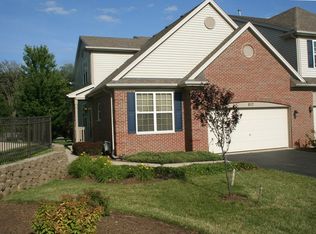 817 Oak Hollow Rd, Crystal Lake, IL 60014