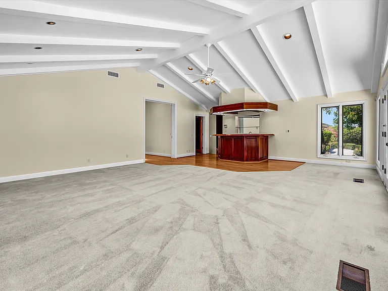 19077 Oriente Dr — Photo 25