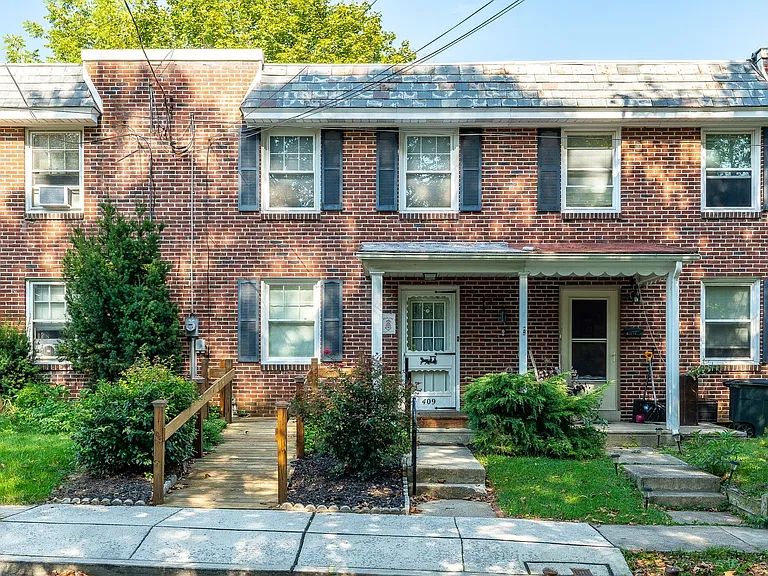 409 Fairview Ave — Photo 3