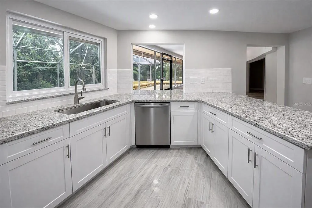 3 bed, 2.0 bath, 2307 sqft, $4,199 — Photo 3