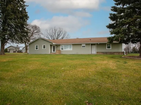 1477 State Route 75 N, Freeport, IL 61032