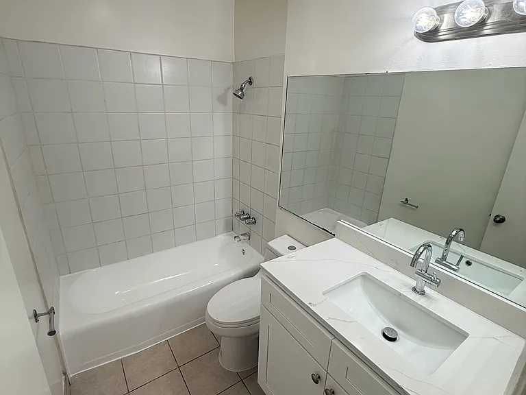 5233 Riverton Ave #4 — Photo 6