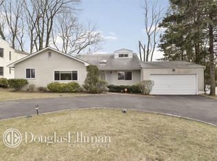 1 Woodland Rd, Roslyn, NY 11576