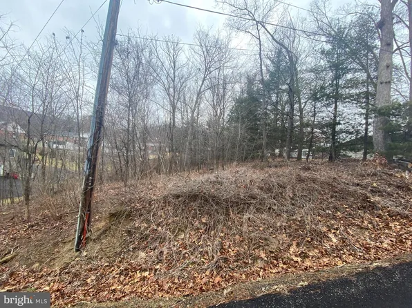 11806 Daisy Ave, Cumberland, MD 21502