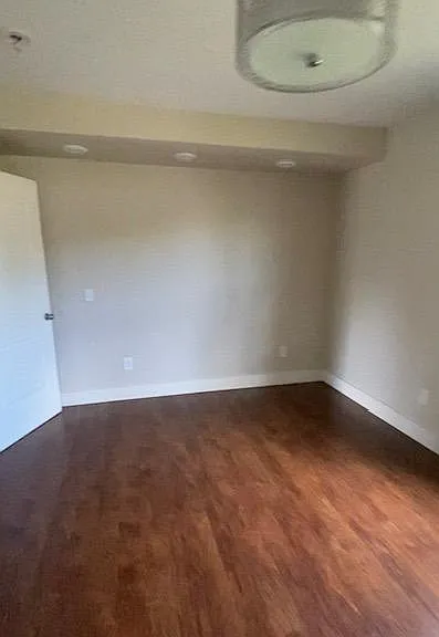 1000 Avenue D — Photo 16