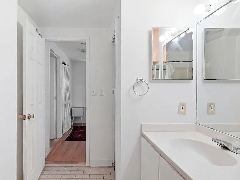 102 Gainsborough St #5E — Photo 7