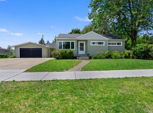 831 Southwood Dr, Fenton, MI 48430