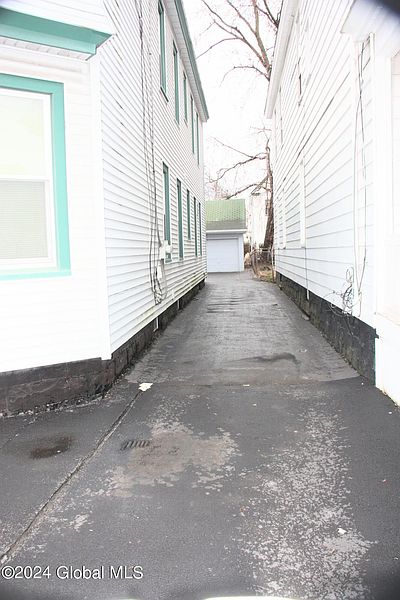 3rd image of 811 Grant Avenue