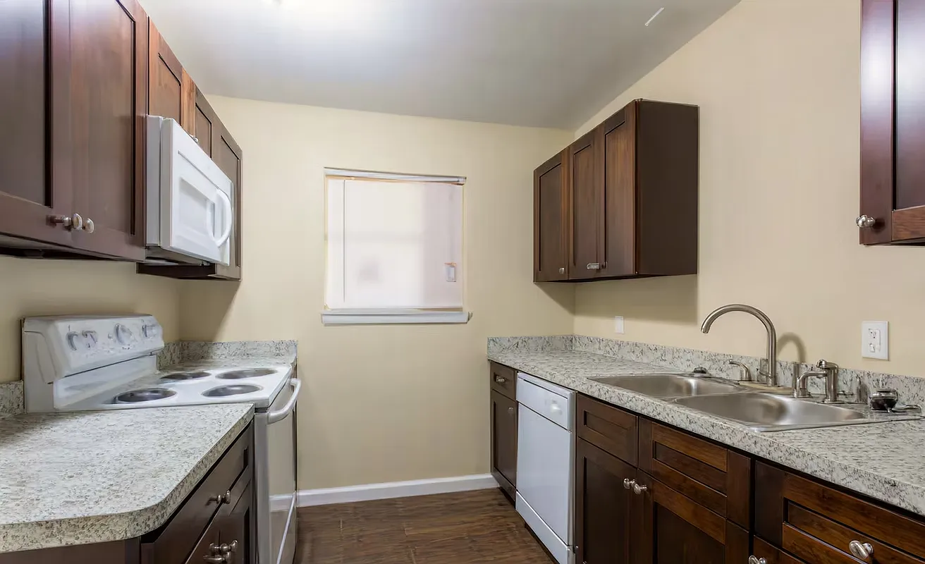 The Pointe Apartments — Photo 3