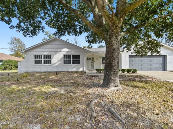 700 Sarazen Dr, Gulfport, MS 39507
