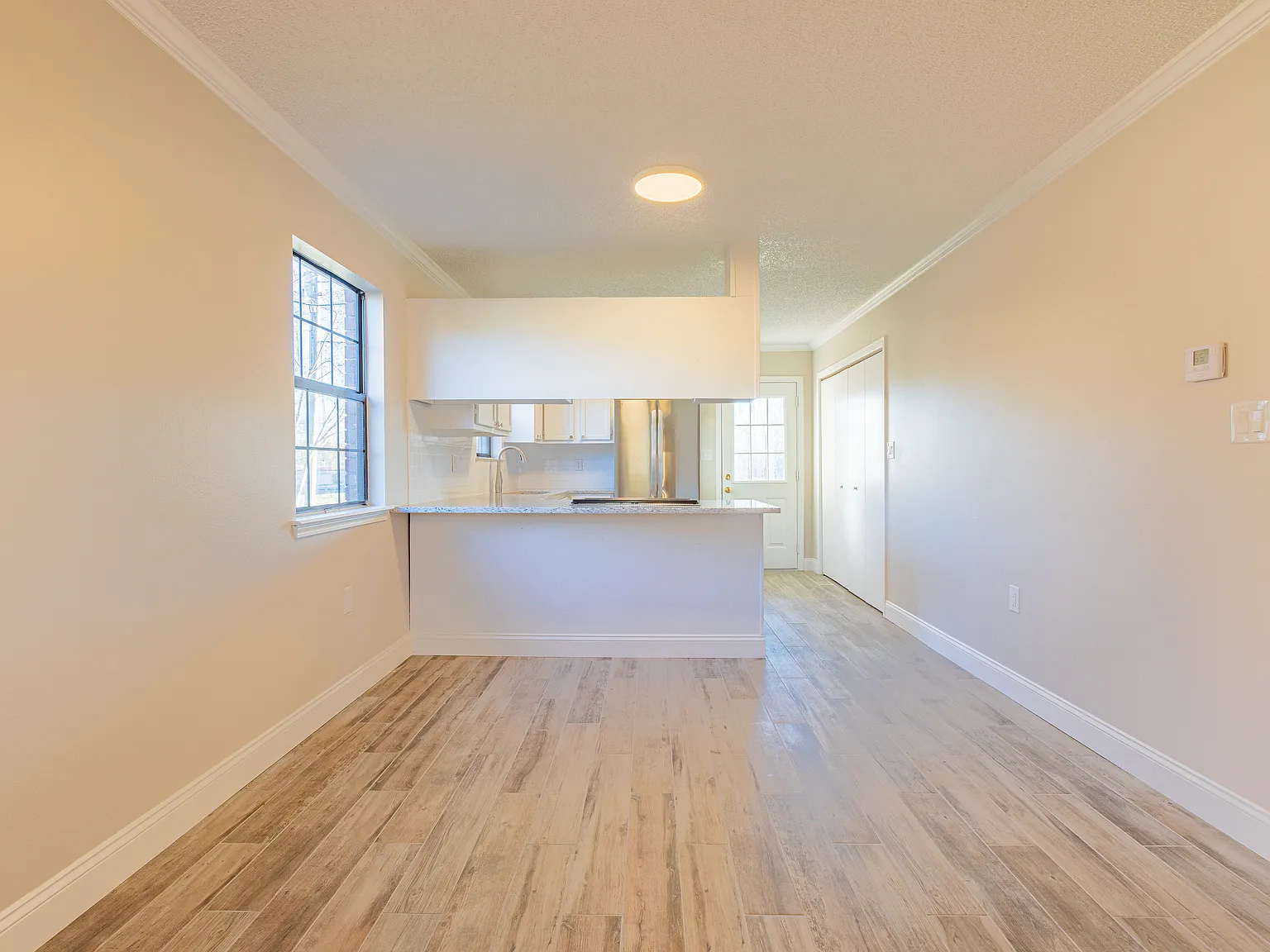2 bed, 833 sqft, $985 — Photo 2