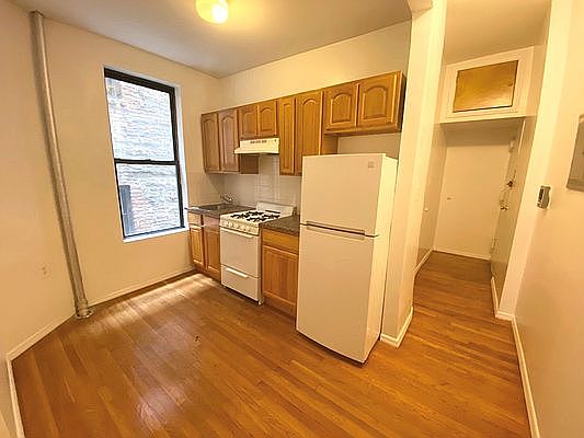 4th image of 126 Saint Marks Pl APT 9
