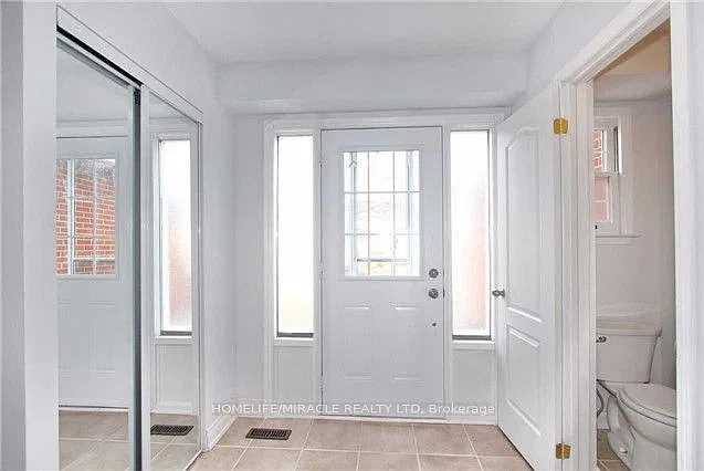 5 bed, $2,900 — Photo 2