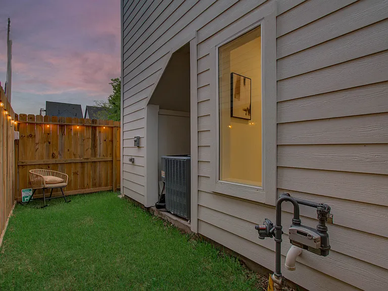 3311 Daphne St — Photo 29