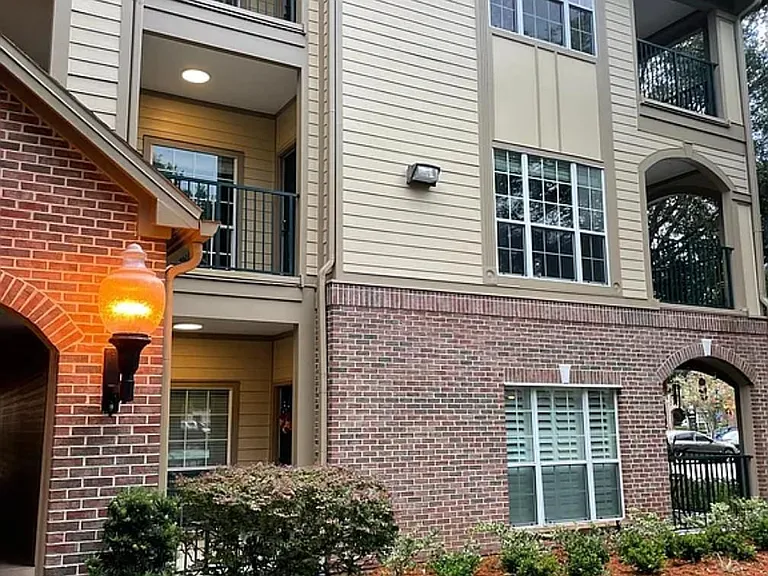 7800 Point Meadows Dr — Photo 1