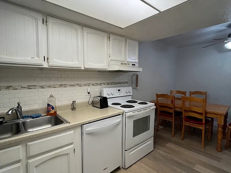 126 Yank Way #E — Photo 3