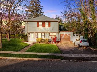 366 Forest Ave, Paramus, NJ 07652
