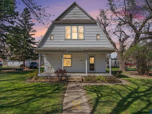 471 E 2nd St, Parker, SD 57053