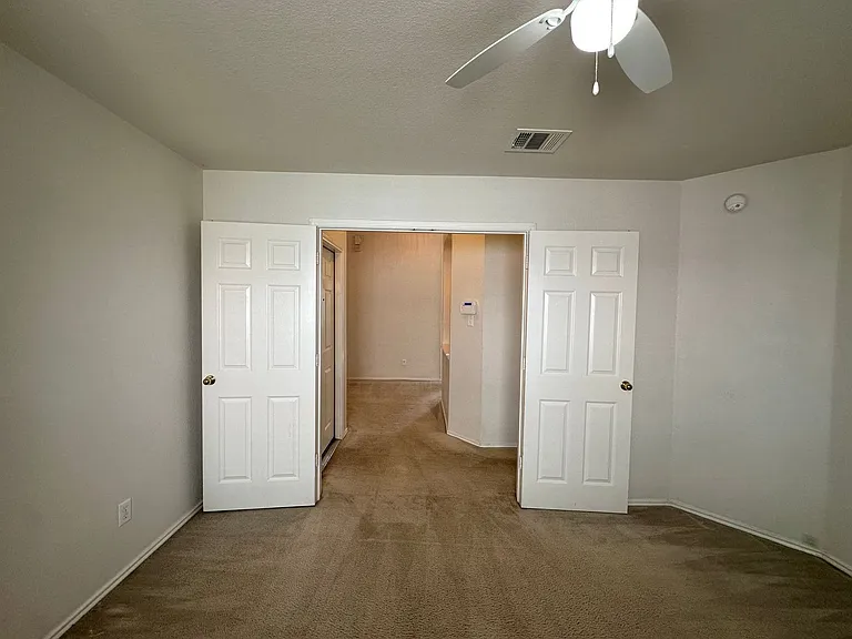 4700 Sydney Harbour Ct — Photo 29