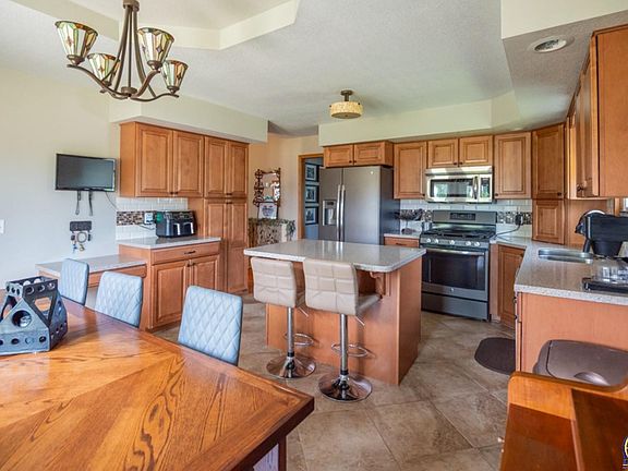 4th image of 2335 SE Oakwood Dr